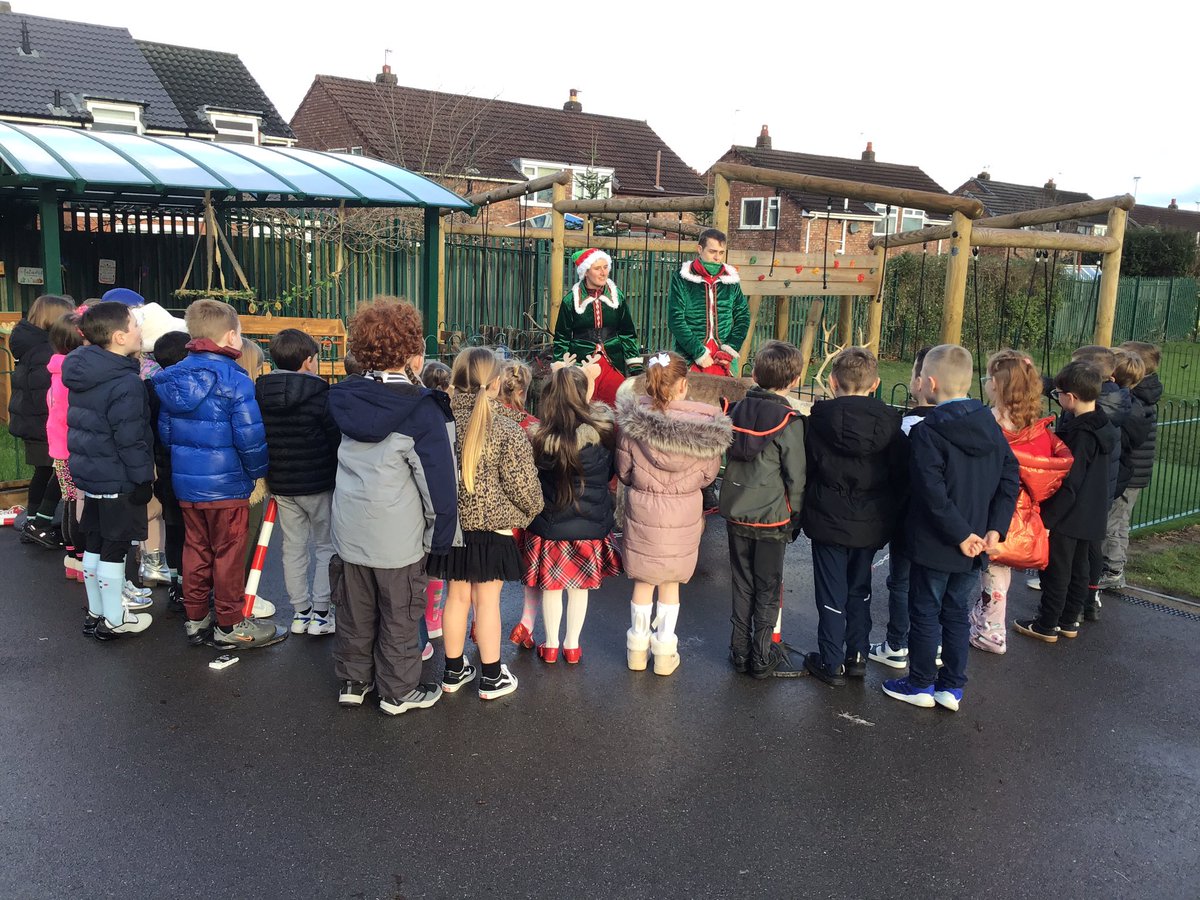 2B had some wonderful surprises today! Father Christmas visited us and we also got to meet some of his reindeer too 🎄🎄