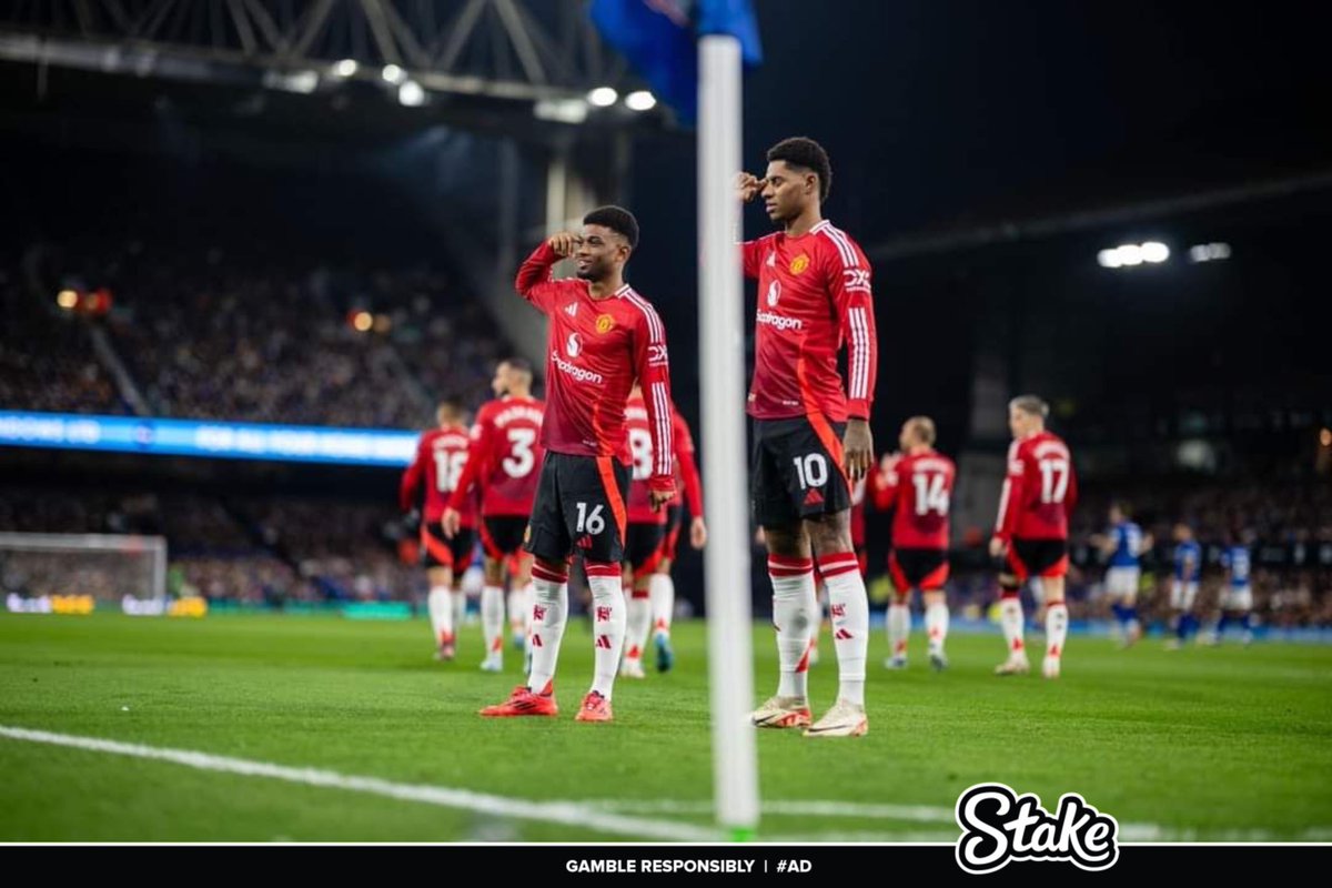 saintmufc's tweet photo. Manchester United have never lost a home game when leading at halftime since 1984.

318 games⁠.
294 wins.
24 draws⁠.
0 defeats⁠⁠. https://t.co/6ikM2ZA9cU