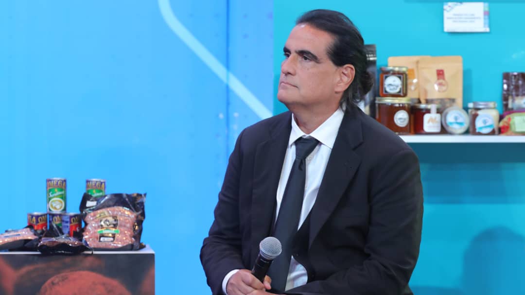 La recuperación del sector azucarero tiene un impacto directo en la calidad de vida de las familias venezolanas. ¡Cada kilo de azúcar producido es una oportunidad de crecimiento y bienestar para nuestra gente.
#FreeAlexSaab 
fusernews.com/ministro-alex-…