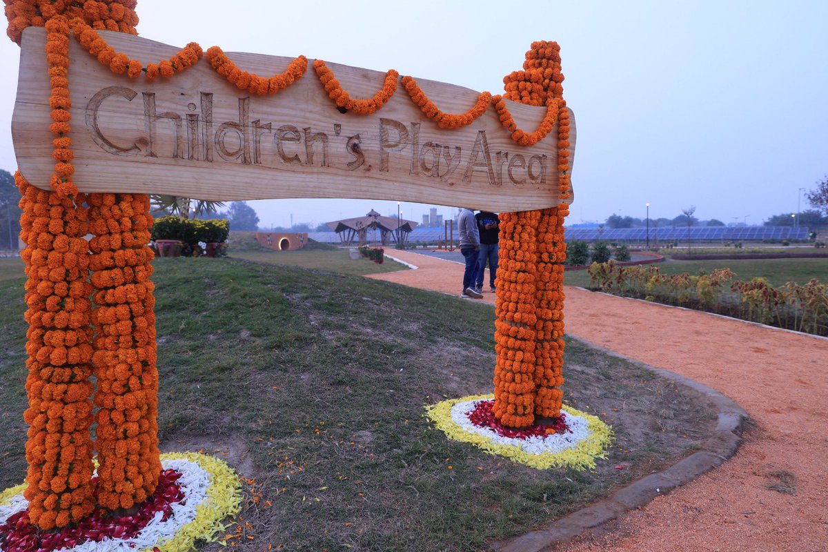 LtGovDelhi's tweet image. Inaugurated an exclusively carved &apos;Children&apos;s Play Area&quot; at DDA&apos;s Baansera today.

Situated in the midst of lush greens, this dedicated recreational area for kids &amp;amp; teenagers, this facility will provide much needed open space, in our City increasingly getting cramped due to space…