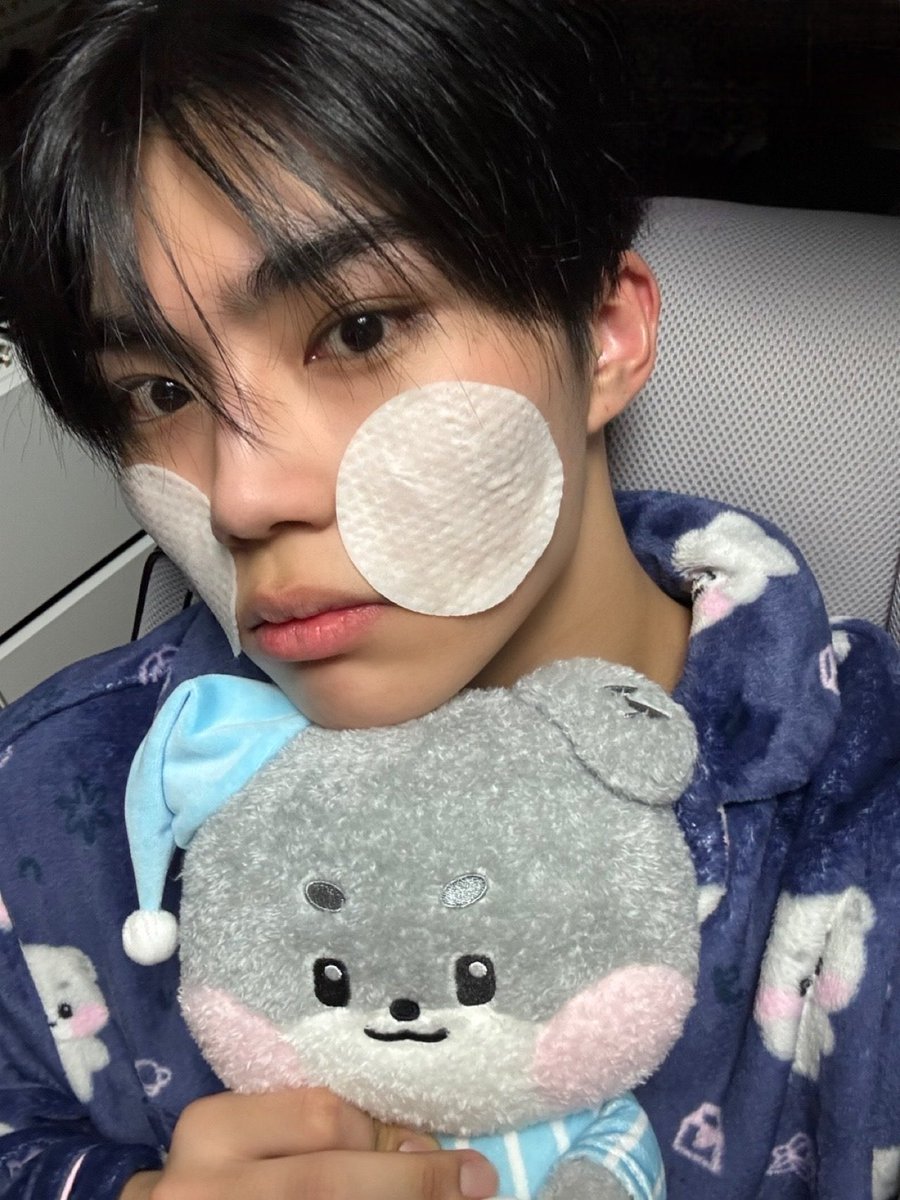 어떡해 ㅠㅠㅠㅠㅠㅠㅠㅠㅠ 거니니 잠옷 셀카🥹🥹