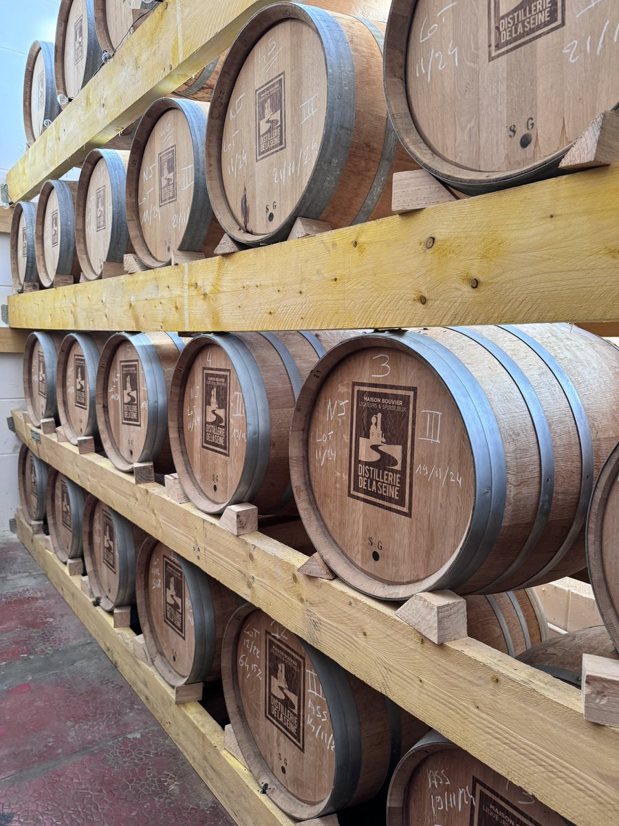 agnesfirmin's tweet image. À la rencontre des entreprises du territoire. Visite de la distillerie de la Seine, ou comment produire des spiritueux made in #lehavre. Bravo à Manuel Bouvier pr sa volonté de travailler ac des partenaires locaux et faire de l’eau de la Seine son produit de base. #avecmoderation