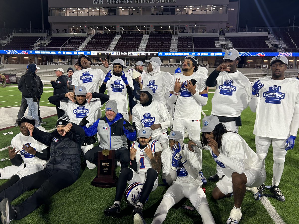 kollin♕ tweet media