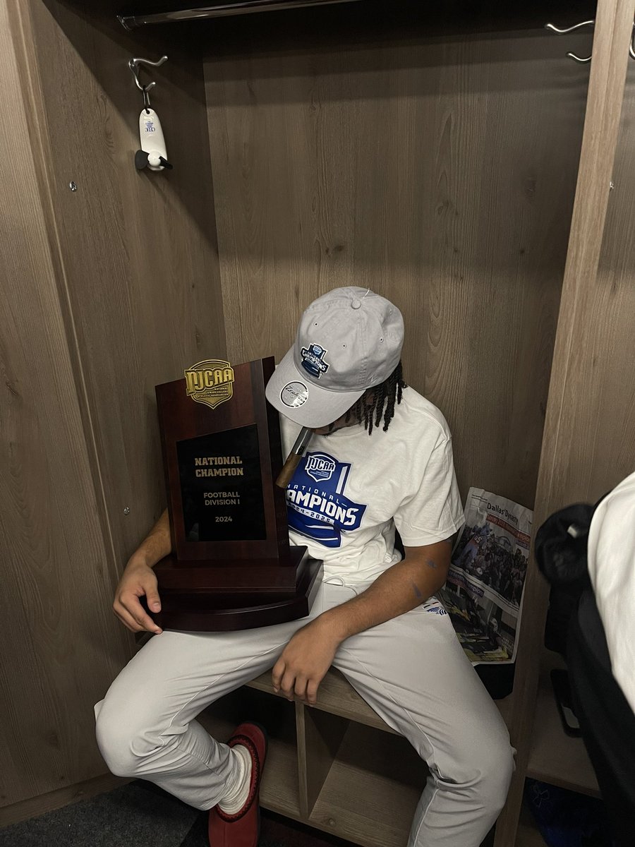 kollin♕ tweet media