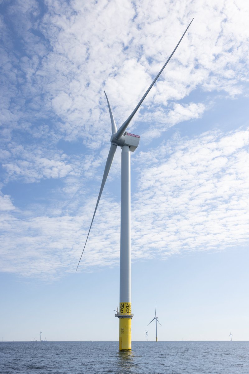 What a year!🎉1 year ago #SouthForkWind sent its first power to Long Island's grid⚡- making history as New York’s 1st #offshorewind farm. Today, this groundbreaking project continues to power approximately 70,000 homes, setting the standard for this new American energy industry.