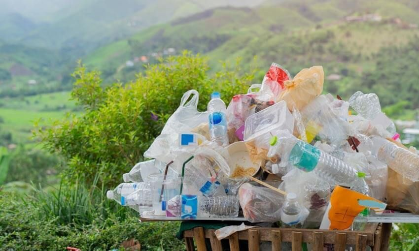 ademe's tweet photo. Réduire l'utilisation des sacs en plastique, c'est agir pour la planète ! 
Utiliser des sacs réutilisables et des pochons en tissu permet de diminuer notre impact environnemental.
👉 https://t.co/GtFR7TtF7r https://t.co/U6Pif6FAQs