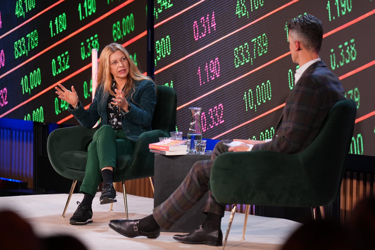 📈💶 Is the 'free market' really free?

Prof. Irene van Staveren explored this on Studio Erasmus, challenging the idea that #freemarkets are efficient. 

In her book, De Vrije Markt Bestaat Niet, she calls for systems based on shared values: edu.nl/4epuq

📸 Arie Kees