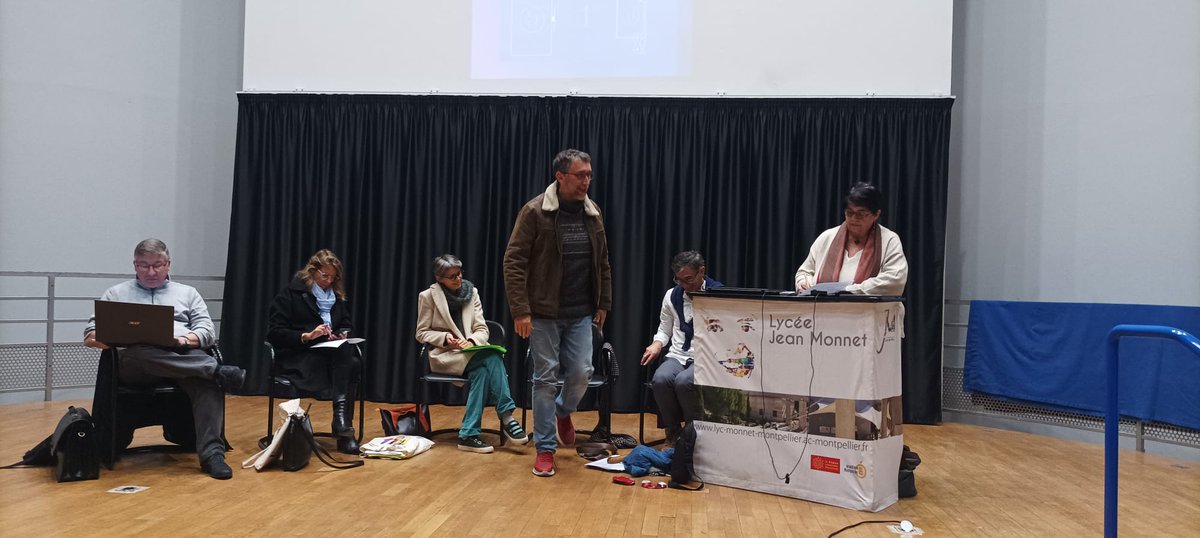 Une trentaine de collègues présents au lycée Jean Monnet #Montpellier pour discuter de la situation générale, anticiper les actions de janvier, et proposer la solidarité avec #Mayotte