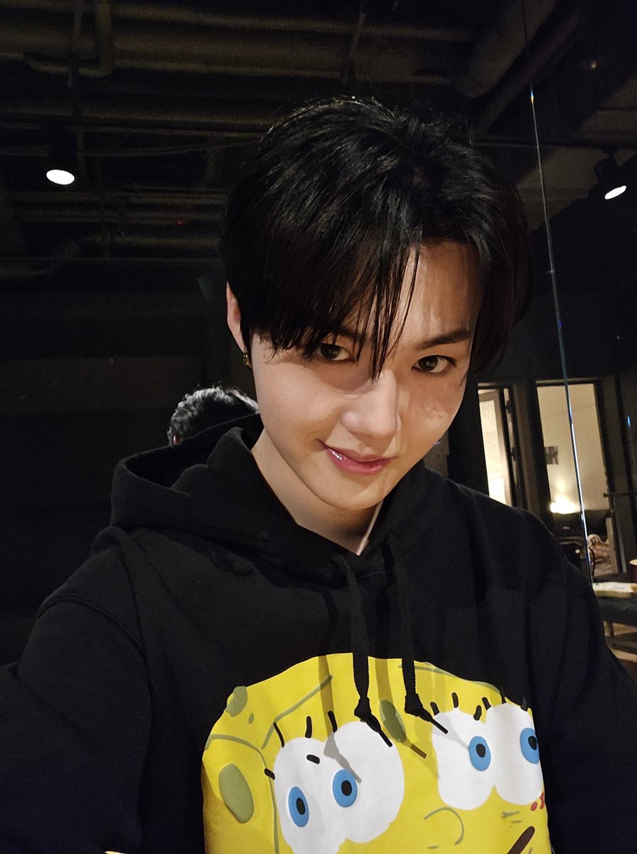 너정말 맨날신경쓰이는옷만입고너무귀엽다