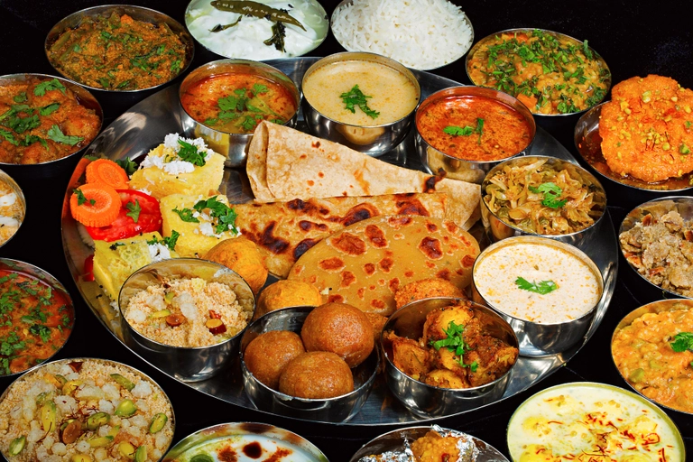 dodlapati_reddy's tweet photo. #Boomberg claimed #India's #food is the best in the world.
1/ Let's take a flavorful journey through Indian food, one of the world's most beloved cuisines. 🌶️ From #health benefits to #cultural significance, here's why Indian food is not just about taste—it's a way of life. A 🧵