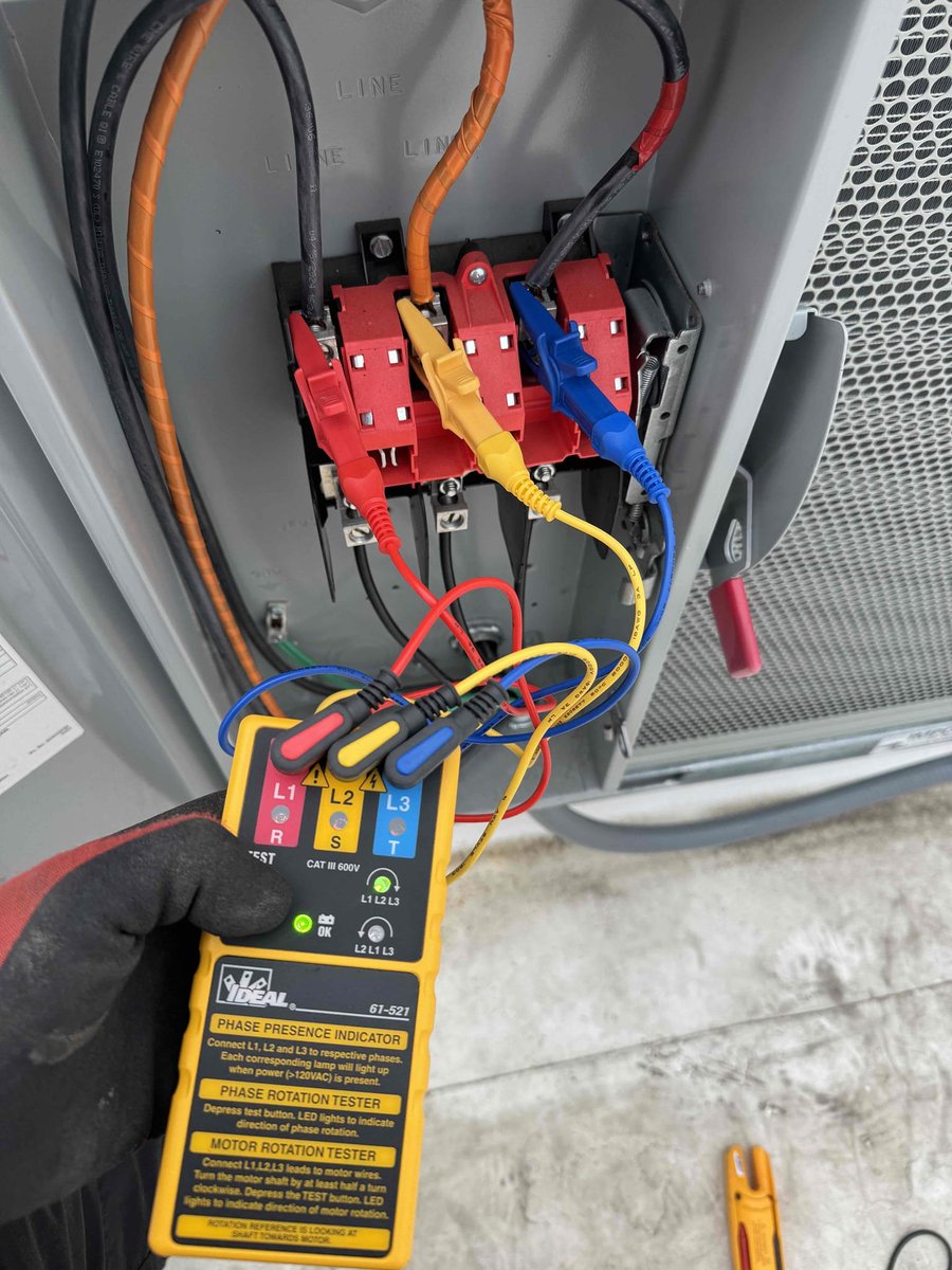 5thgenelectric's tweet photo. In this photo our team is taking an extra step to make sure power is feeding an AC unit in the right way. Make sure the company you choose has the right tools to do the job. 

"We are here to help"

How can we help you today?

214-728-1977

#5thgenelectric
#Heprovides https://t.co/goJmoQx4Ip
