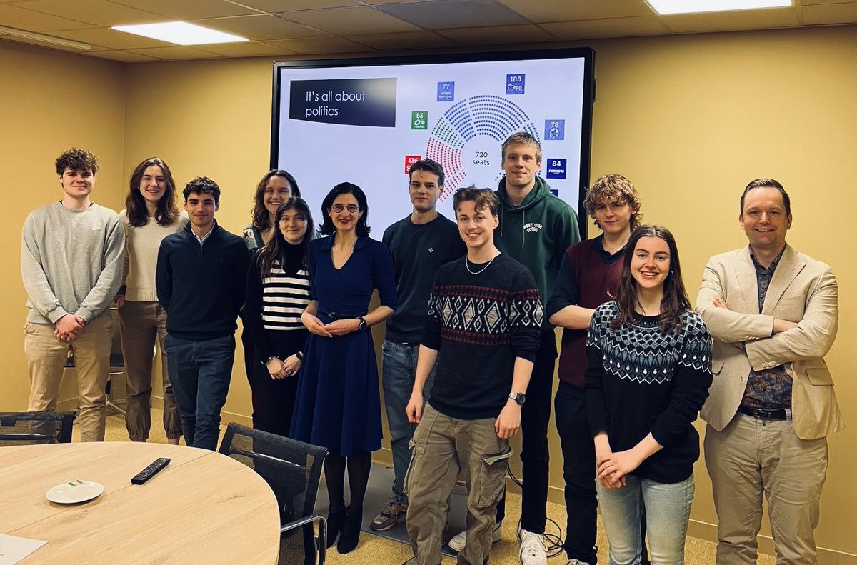 Anja Haga (@anjahaga) on Twitter photo Wat geweldig om deze studenten van de beste opleiding in Ned voor te bereiden op #Eurosim2025
Jongens/meiden, jullie kunnen dit! 💪
<a href="/CampusFryslan/">Campus Fryslân - University of Groningen</a> ‘BSc Global Responsibility & Leadership’
omropfryslan.nl/nl/nieuws/1708… Wat geweldig om deze studenten van de beste opleiding in Ned voor te bereiden op #Eurosim2025
Jongens/meiden, jullie kunnen dit! 💪
<a href="/CampusFryslan/">Campus Fryslân - University of Groningen</a> ‘BSc Global Responsibility & Leadership’
omropfryslan.nl/nl/nieuws/1708…