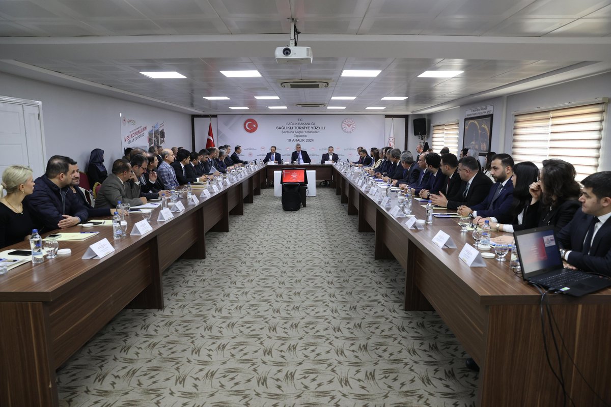 Sağlık Bakanımız Prof. Dr. Kemal Memişoğlu başkanlığında Şanlıurfa Sağlık Yöneticileri Toplantısı gerçekleştirildi.

Sağlık Bakanımız, ildeki sağlık yatırımları ve sağlık hizmetlerinin sunumuna ilişkin il yöneticilerinden bilgi aldı.