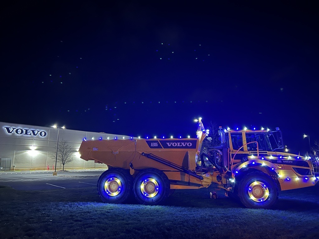 From hurricane relief to local community support, <a href="/VolvoCE_NA/">Volvo Construction</a>'s Holiday Lights event helps organizations making a real difference. Thanks to all who helped make this year's charitable initiative a success! ✨