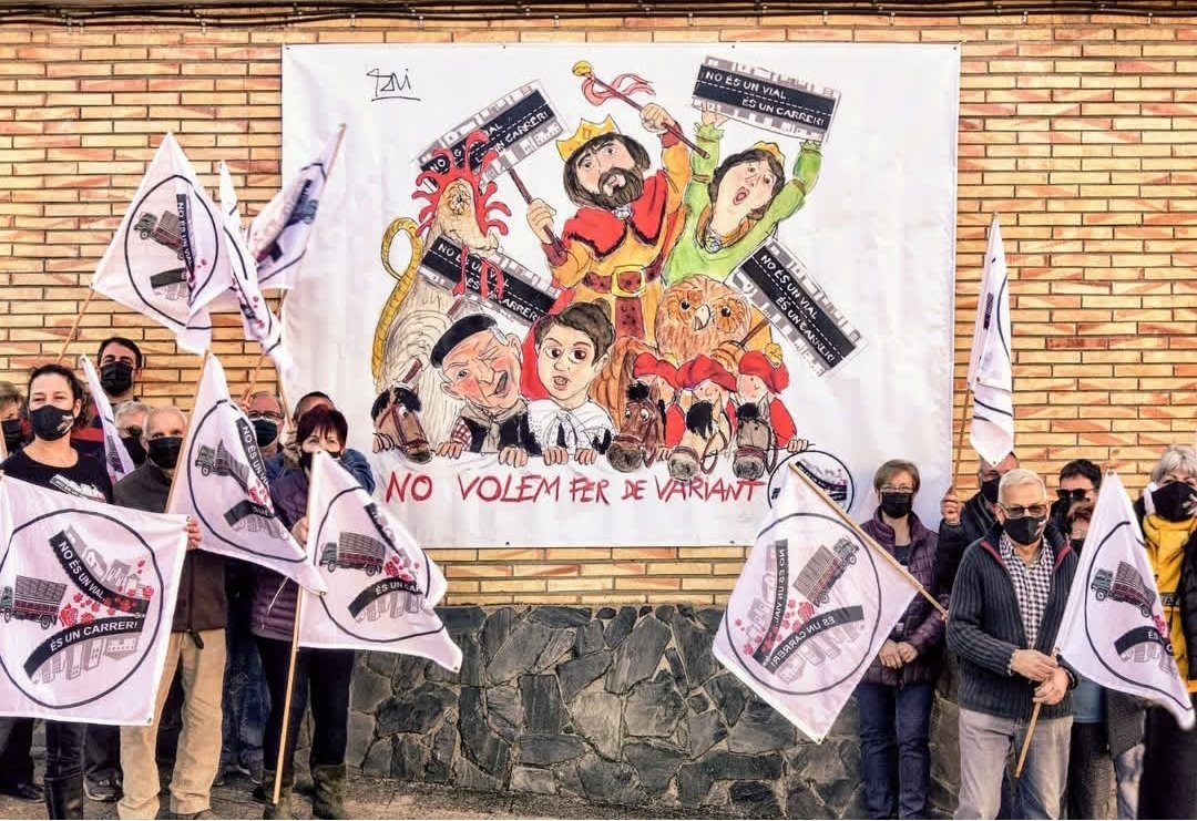 🏘️ Com a modesta plataforma veïnal, estem orgullosos d'haver estat peça clau per eradicar aquest lamentable exemple d'insostenibilitat i preguem a l'Ajuntament d'@olotuit que no descuidi la necessària pacificació de l'av Sant Jordi mentre no estigui implementada la Variant #Olot.