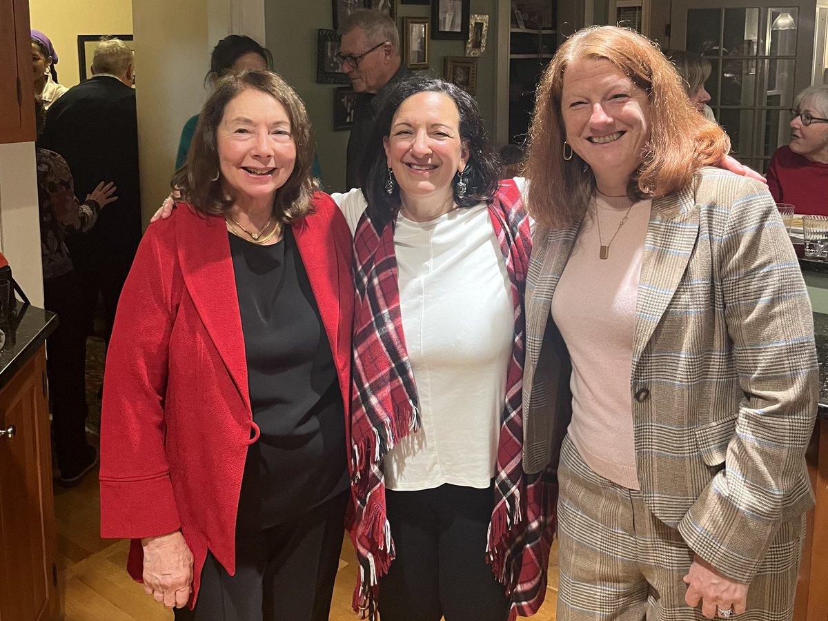 I had a wonderful night at the annual <a href="/MarbleheadTown/">MARBLEHEAD DEMOCRATIC TOWN COMMITTEE</a> holiday party! I’m so inspired by these women in leadership and all the important activism they’re doing in MHD and beyond. Grateful to be in community with them.

Also, the MDTC needs more young members — DM me for info! 💙🗳️