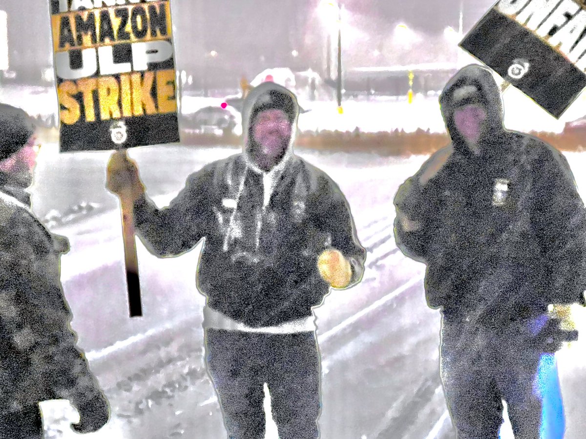 The 792 Officers and Agents are out in support of our Amazon Teamster Brothers and Sisters fighting for a contract. 

Picket lines, ‘Sota style! Happening at Lakeville, and Shakopee Amazon Warehouses!