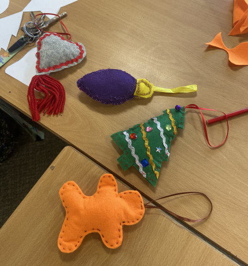 TheHubSchoolER's tweet photo. Christmas themed Alternative Curriculum Day, here are some of the fantastic decorations our students have made today. https://t.co/5IJwPQKPXj