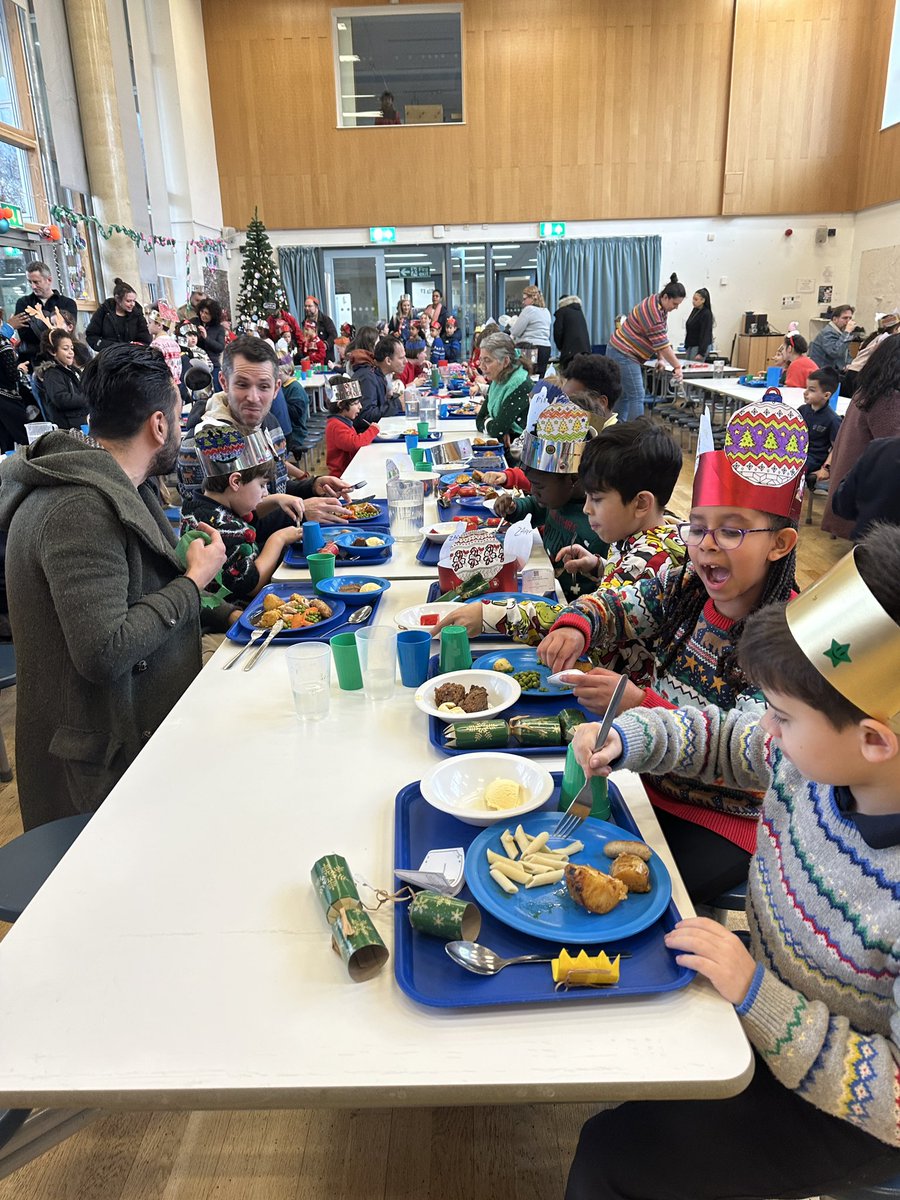 AshmountPrimary's tweet image. Thank you to the whole school community for a fabulous Christmas lunch today with wonderful support from the kitchen team and Caterlink.