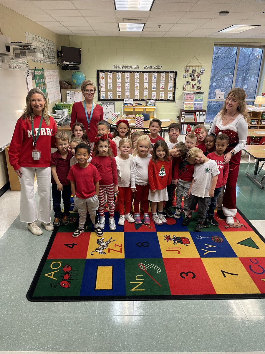 Happy Holidays from our Kindergarten ❤️candy cane🤍family
#RNEgreatthings