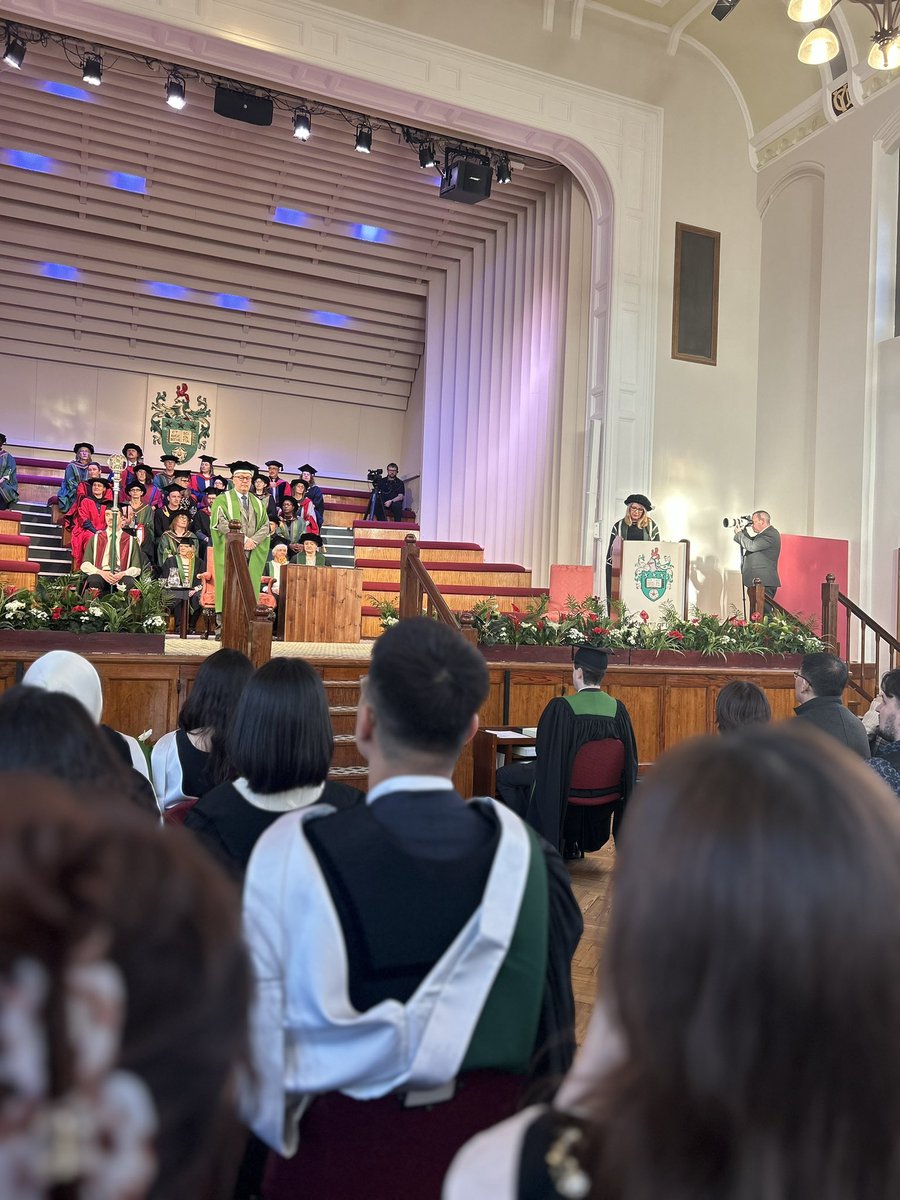 LindahMbaisi's tweet photo. The DISTINCTION is coming home! π°πͺ
#LeedsGrad #ForeverLeeds
π©πΎβπ https://t.co/D5vsLVYZgJ
