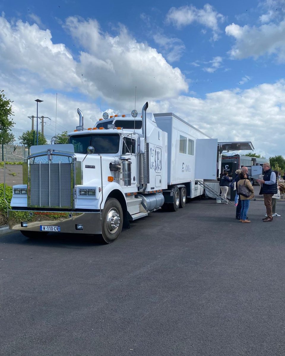 Atacanter Horsebox Hire & Sales tweet media
