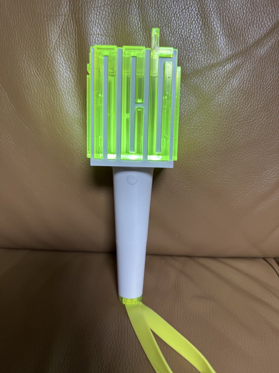 kungyaming's tweet photo. 응원봉 양도합니다!

NCT 믐뭔봉 - 2.0 , 박스 있음, 3번 들음
시아준수 코코넛봉 - 3.0, 박스 없음, 2번 들음
택배비 별도 

다 불 잘들어와요~! 콘서트 한번이라도 가면 응원봉 필수로 생각하는 사람이라,,, 디엠은 알림이 잘 안오니 멘션 먼저 남겨주시면 좀 더 빨리 확인할 수 있어요! https://t.co/5KM6abykNM