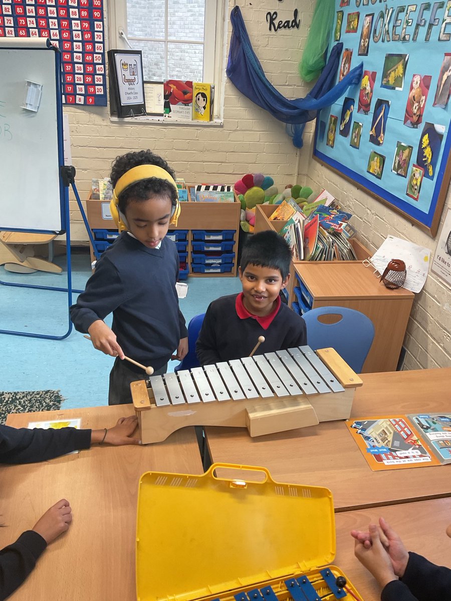 MayflowerSch's tweet photo. #okeeffe class have been loving music this week. We learnt to play the notes and rhythm of ‘smoke on water’ on the xylophone #music #year2 #ks1 #lesson3 https://t.co/zAquH6zAE7
