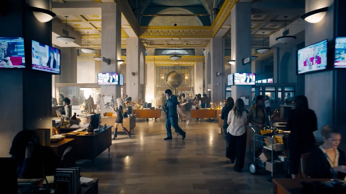 DCUBrief's tweet photo. The golden aesthetic for the Daily Planet in #Superman is stunning https://t.co/MVweldge57