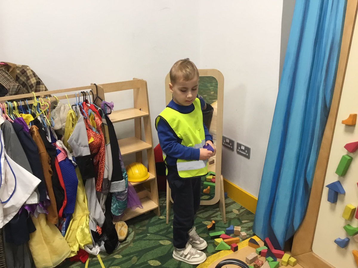 Smallwoodschool's tweet photo. @SmallwoodLU Apple Class had a wonderful time visiting the Polka Theatre today to see the production of the Snowy Day. https://t.co/twdwlGyxeg