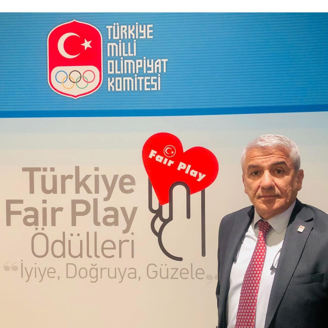 GSB_Elazig's tweet photo. Herkes İçin Spor Federasyonu 
İl Temsilcimize Anlamlı Ödül 

F.Ü/SBF Rekreasyon Bölüm Bşk. Prof.Dr. Mikail TEL hocamız, TMOK’ın 2023 Türkiye FairPlay Ödüllerinden “Kutlama Mektubu” alanında ödüle layık görülmüştür. 

Hocamızı, tebrik ediyor ve başarılarının devamını diliyoruz. https://t.co/2CHOMBhPNx