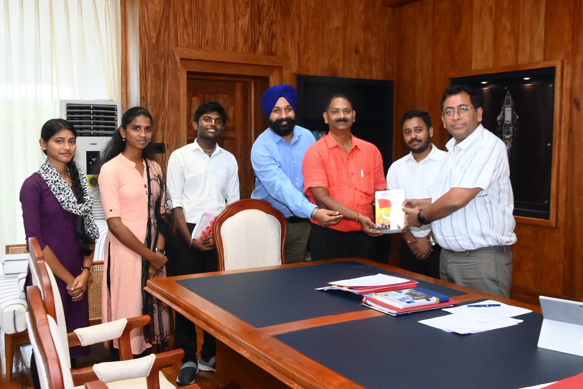 A delegation from Akhil Bhartiya Vidyarthi Parishad, A&amp;N Islands, met with the newly appointed Chief Secretary of A&amp;N administration. The meeting was held to congratulate the CS on his new appointment and to discuss ways of cooperation between the ABVP and the administration.