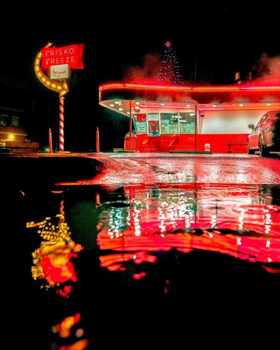 _CryptoCameras's tweet photo. Iconic Tacoma smash burger restaurant Frisko Freeze a few months shy of its 75th year! 🫠🧡📸 
#CAMERA #FILM #Photography #WaterReflection https://t.co/5Od6ujvQzA
