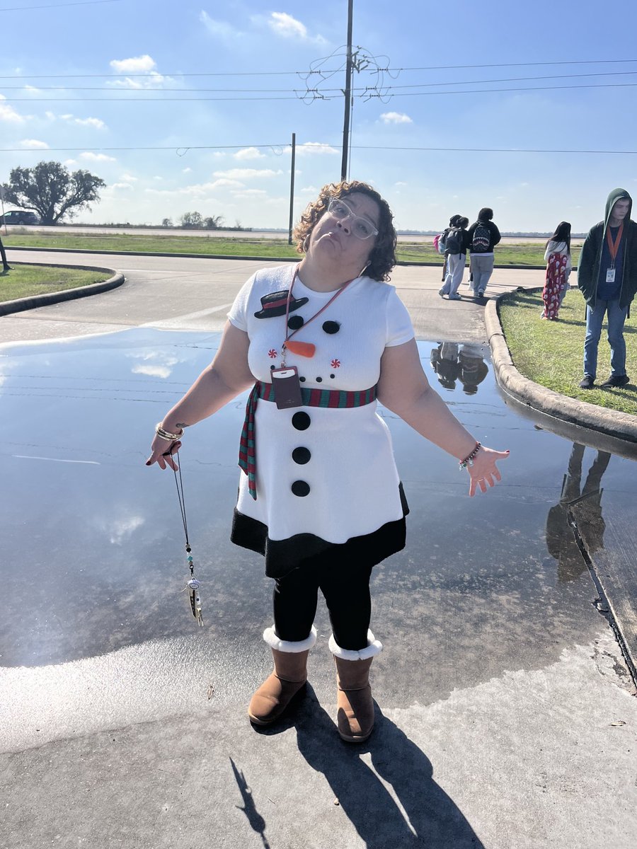Our snowman is melting!! ⁦<a href="/WeAreGRHS/">@WeAreGRHS</a>⁩ ⁦<a href="/ProfeMarcano/">Angie Marcano, M. Ed</a>⁩ ⁦<a href="/MmeLaOui_GRHS/">Madame LaOui</a>⁩