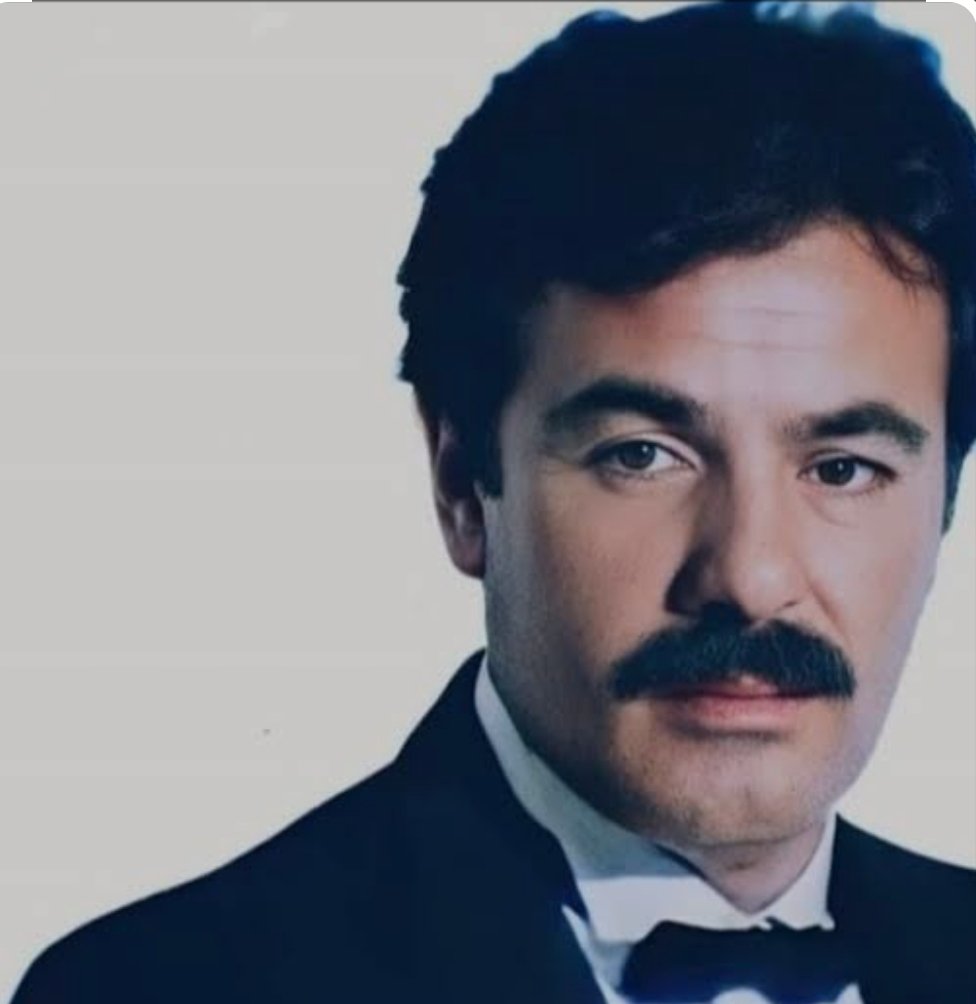 🇹🇷 Türkiye de ; Gelmis geçmiş en büyük Şöhret Kral 👑 Ferdi Tayfur Turanbayburt'tur NOKTA !