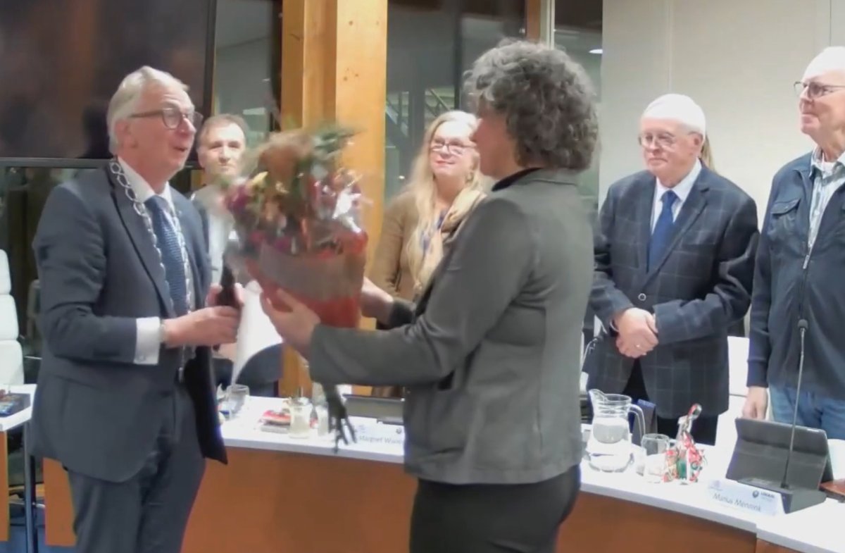 De laatste besluitvormende raadsvergadering dit jaar begint met nemen afscheid 2 leden rekenkamercommissie (Sandra Gerssen en Marjolein Quene) en benoemen van 3 nieuwe leden: Marloes van Rijswijk (voorzitter), Anne-Linde Oldenhof en Miranda Domenie. Zij starten op 1 januari.