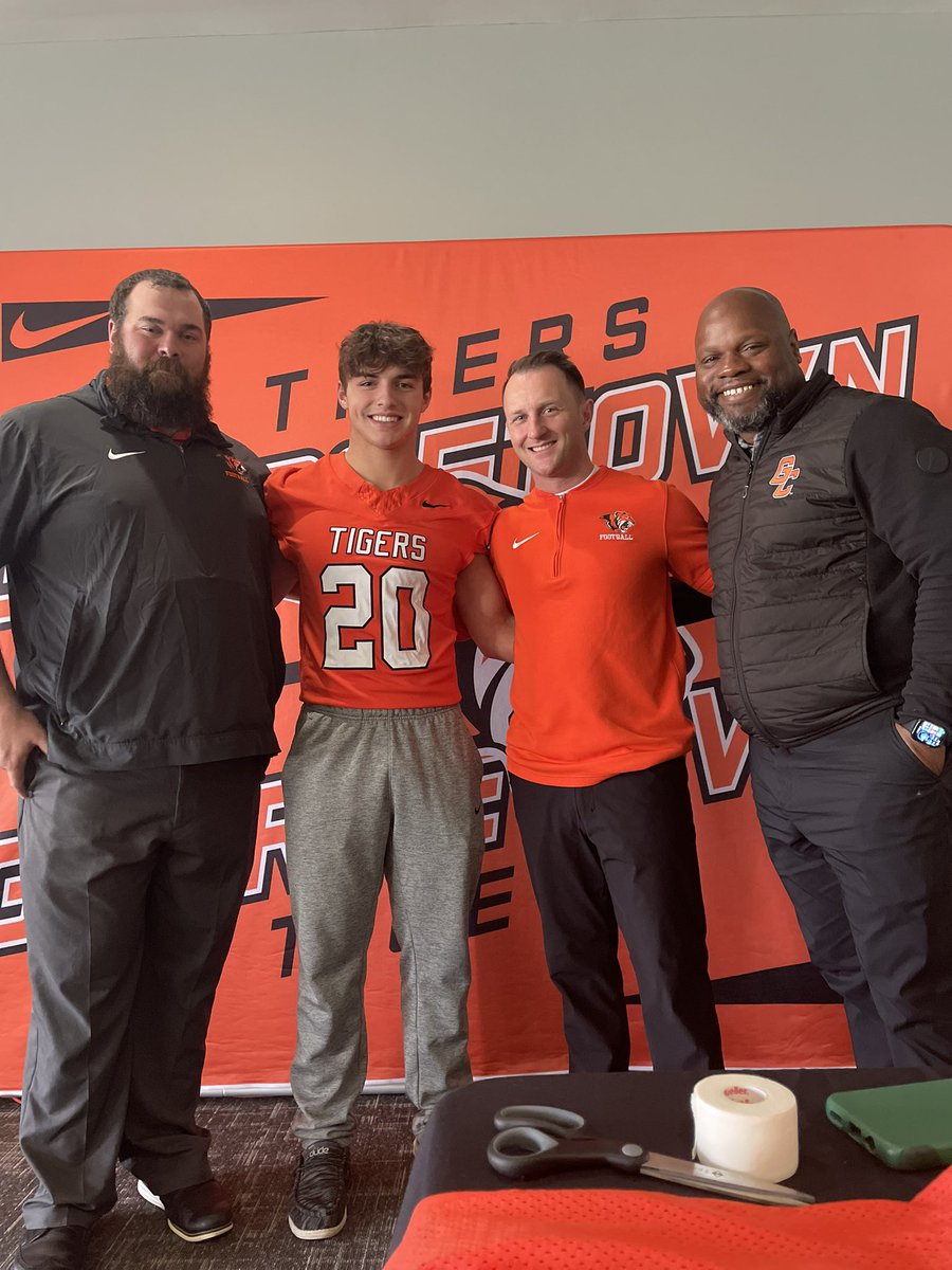 leledwards20's tweet image. Thank you @Gtown_Football @CoachDamGC @JohnPerin for having me out! Absolutely loved it! @Oakley_Watkins