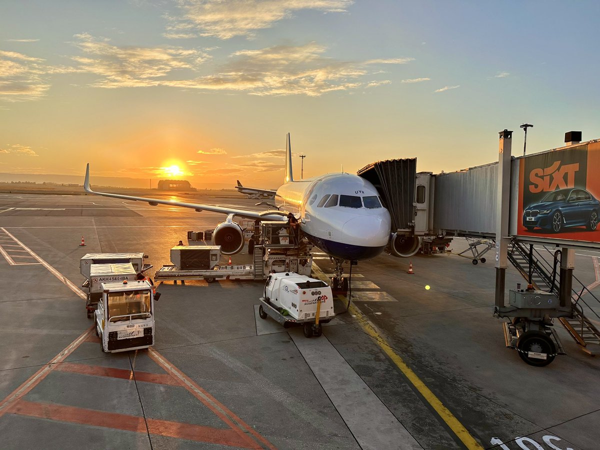 MarkGrigg's tweet image. Sunset in Marseille 🇫🇷 😎 #pilotview