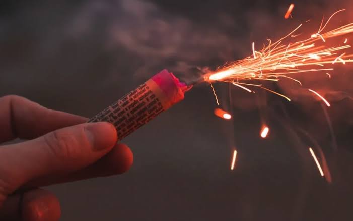 Durante las presentes fiestas decembrinas eviten el uso de pirotecnia. Prevengan accidentes, sobretodo entre las y los peques de la casa.