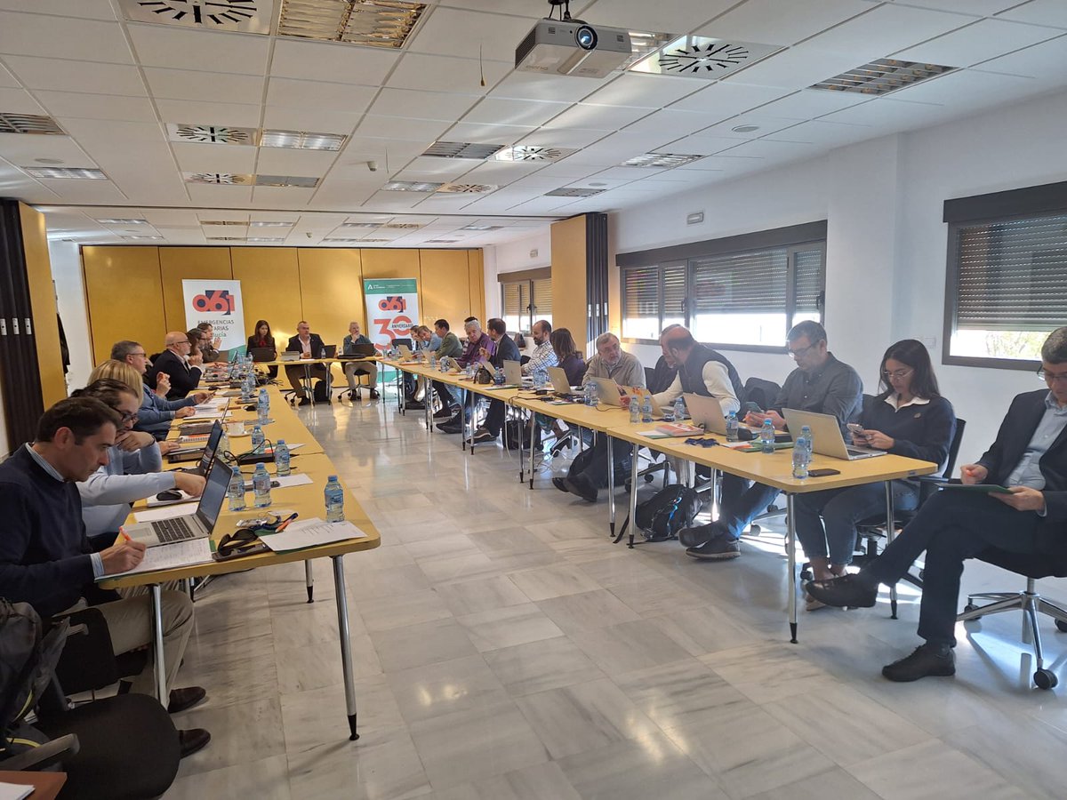 La comisión de dirección ampliada del Centro de Emergencias Sanitarias 061 celebra su última reunión del año en Granada .La Comisión de Dirección Ampliada del Centro de Emergencias Sanitarias 061, presidida por el director gerente del Centro de Emergencias Sanitarias 061,