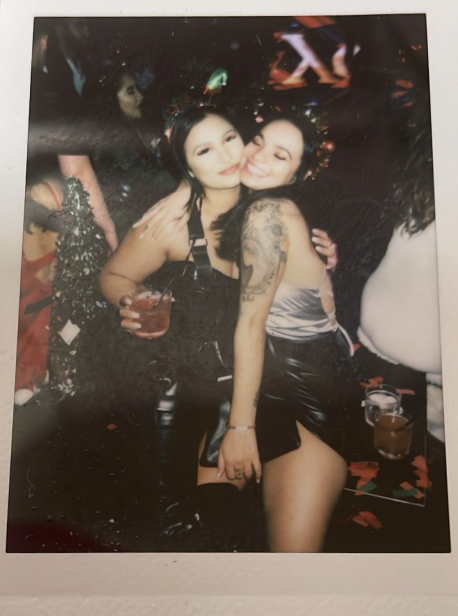 amberalertt__'s tweet photo. The Christmas season may come and go, but my love for you lives forever 🤍✨ https://t.co/Q6qxffBdbX