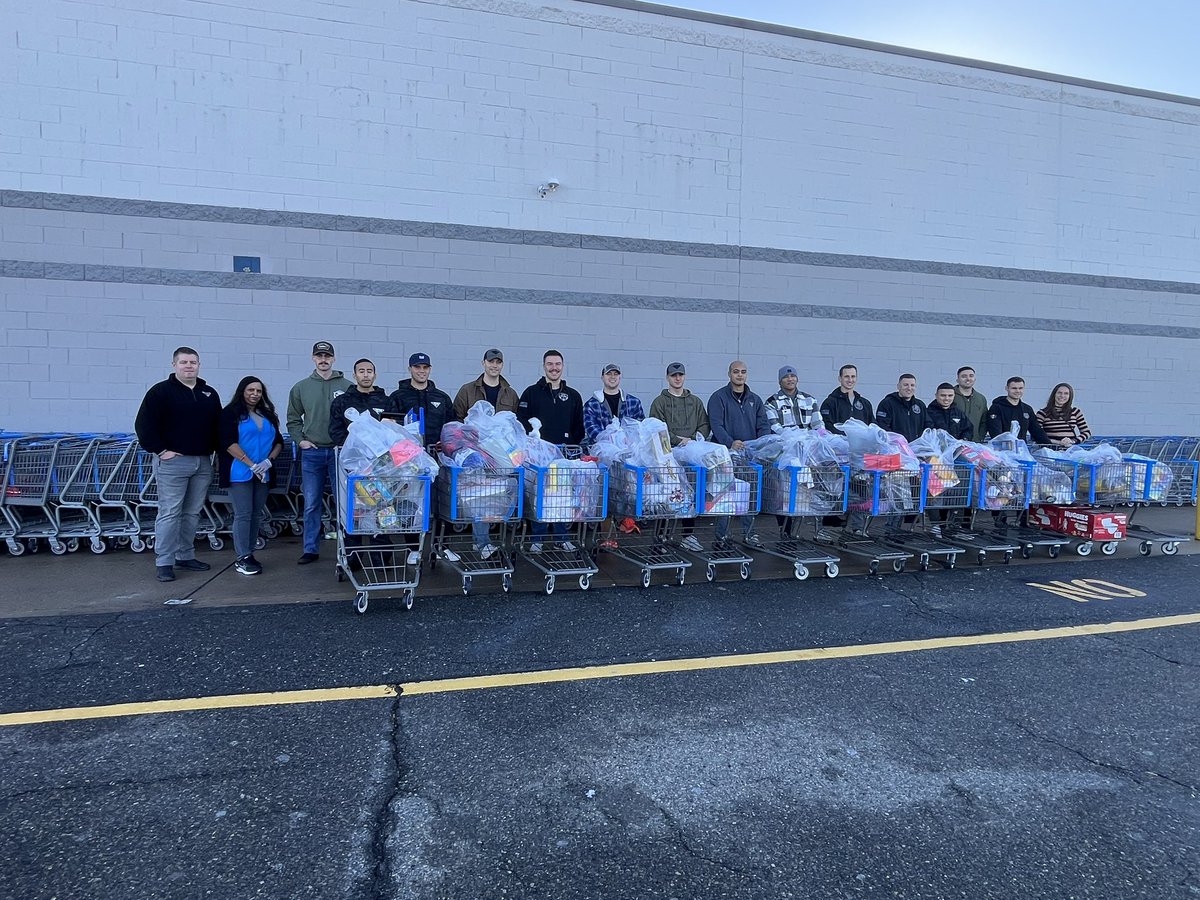 This week the STFA Foundation continued our annual tradition of shopping for school kids in our general policing areas of Warren and Sussex counties.  Troopers from Washington, Hope, Netcong, and Sussex Stations got the job done to bring a little extra Christmas joy to over 50