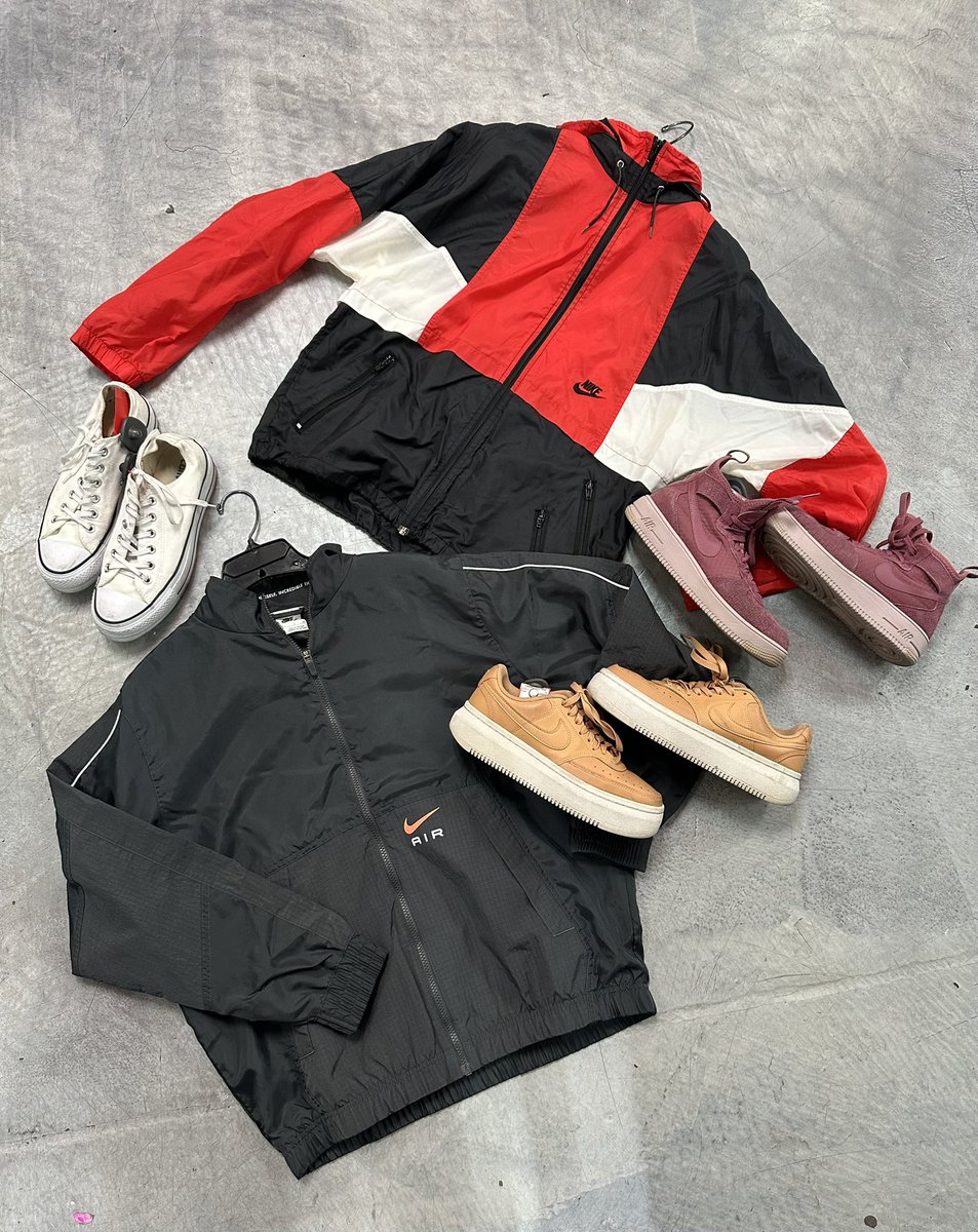 NameBrandEx's tweet image. ☮️ All 3 pairs of shoes 👟 $17.98! 💓

Affordable Name Brand fashion at a fraction of retail!

Both locations open 10-9

❣️NW Corner Val Vista &amp;amp; Southern
❣️NW Corner Dobson &amp;amp; Southern

#shoes #sneakers #windbreakers #vintageinspired #athleticwear #kicks #mesa #az #mesaaz #recycle