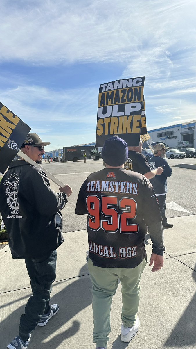Scarlin2010's tweet photo. @Teamsters @teamsters952 in solidarity with striking @amazon Workers nationwide. #Shutitdown #AmazonTeamsters https://t.co/dArpq2KLYw