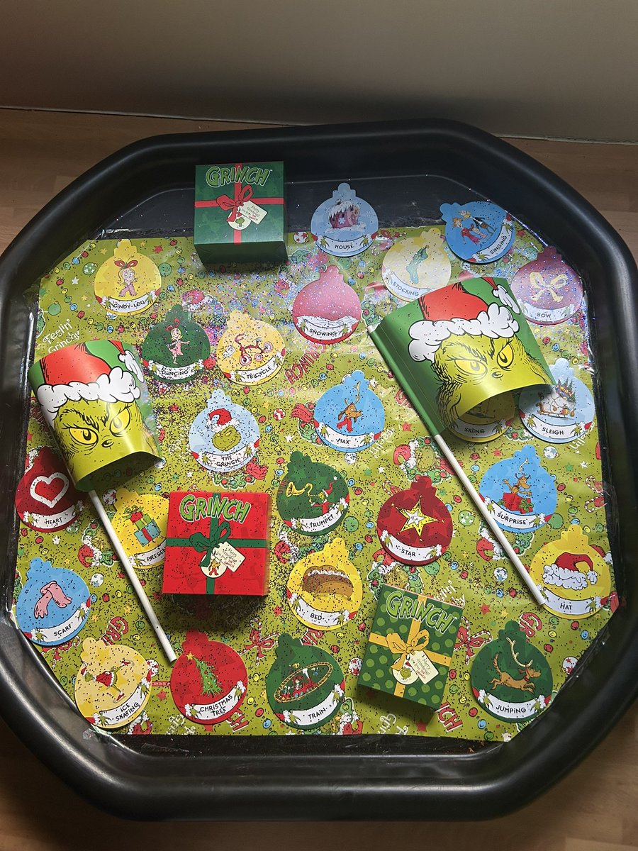 A lovely little Grinch tuff tray all set up today, thank you <a href="/McDonaldsUK/">McDonald's UK</a> !!! The packaging and flash cards are perfect for our little ones working on their talking and speech skills 💚💚💚