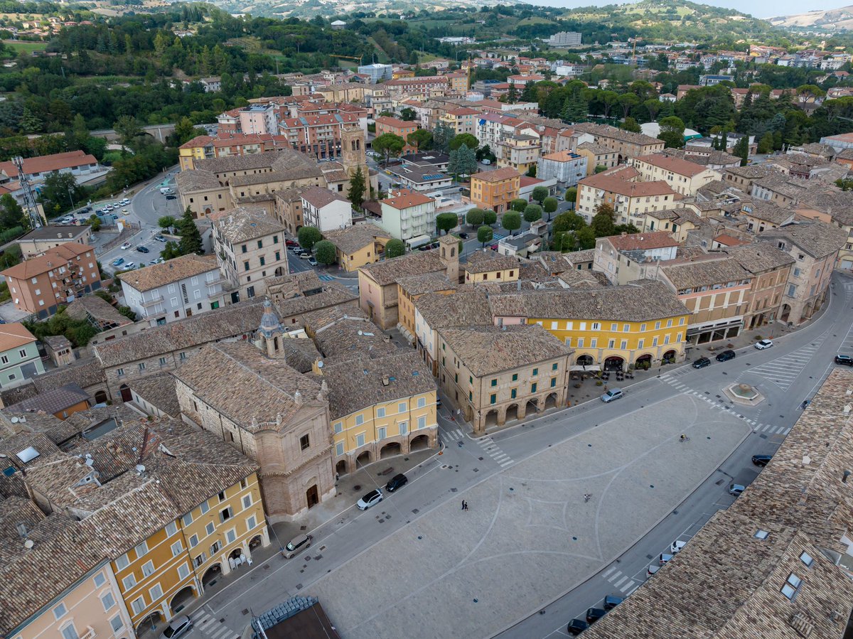 leogerzon's tweet photo. Recién aterrizado en Roma, listo para pasar unos días en la región de Marche, me entero de que San Severino Marche, ese pueblito donde estuve en agosto, es el lugar de origen del bisabuelo de Javier Milei. Marche, ¿qué más tenés para contarme? 🧵 https://t.co/WV8SHAWoS5