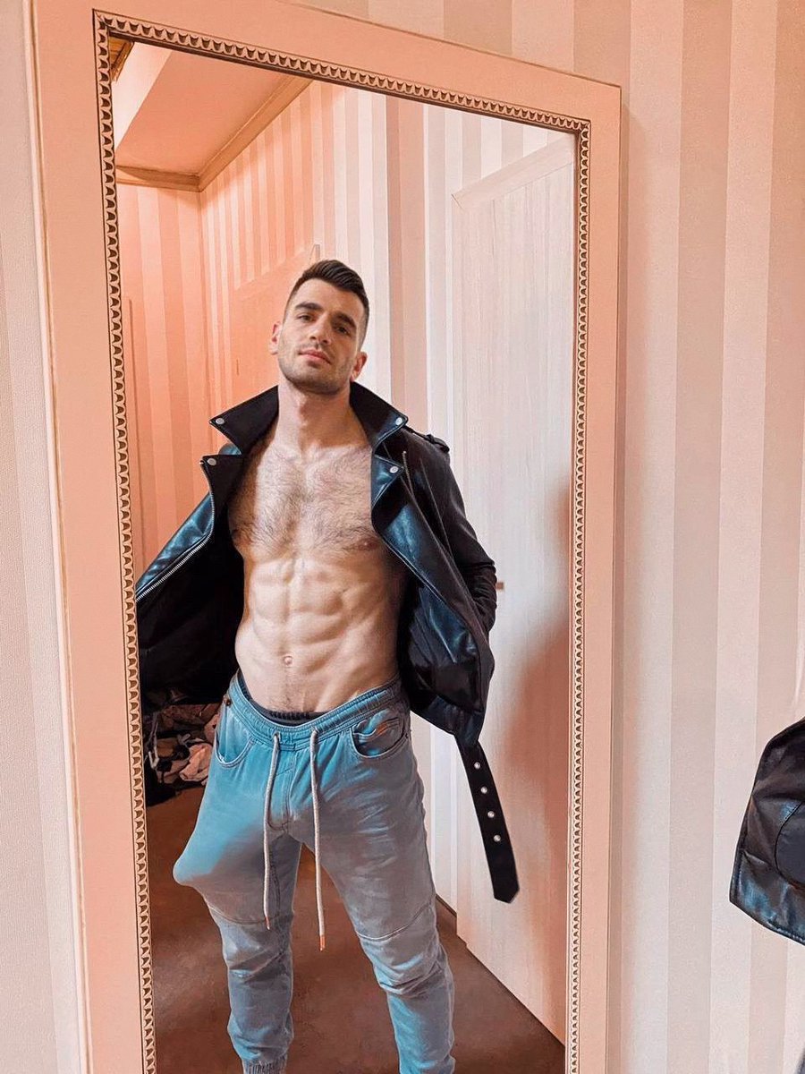 chaudhary_aixa's tweet photo. Comment ‘hi’ and I’ll DM u a surprise pic 👀 https://t.co/viZ6ScwkOS