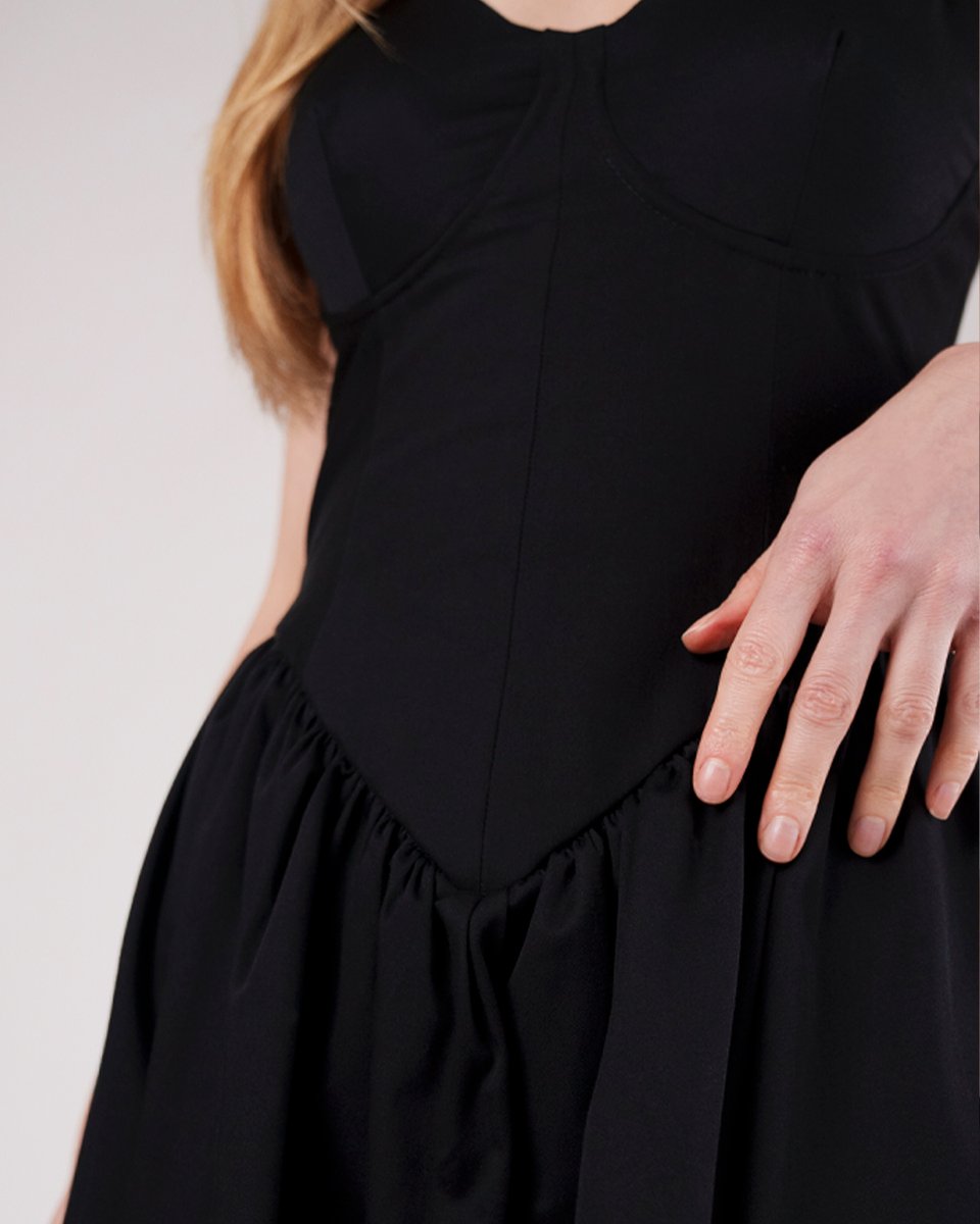 Mood_Fabrics's tweet image. ✨ Add timeless elegance to your wardrobe with our new FREE sewing pattern—The Valentina V-Waist Dress! 👗

#FreeSewingPattern #MoodValentinaPattern #VWaistDress #SewingPattern #MadeWithMood #MoodFabrics #DressSewingPattern #MadeWithMood