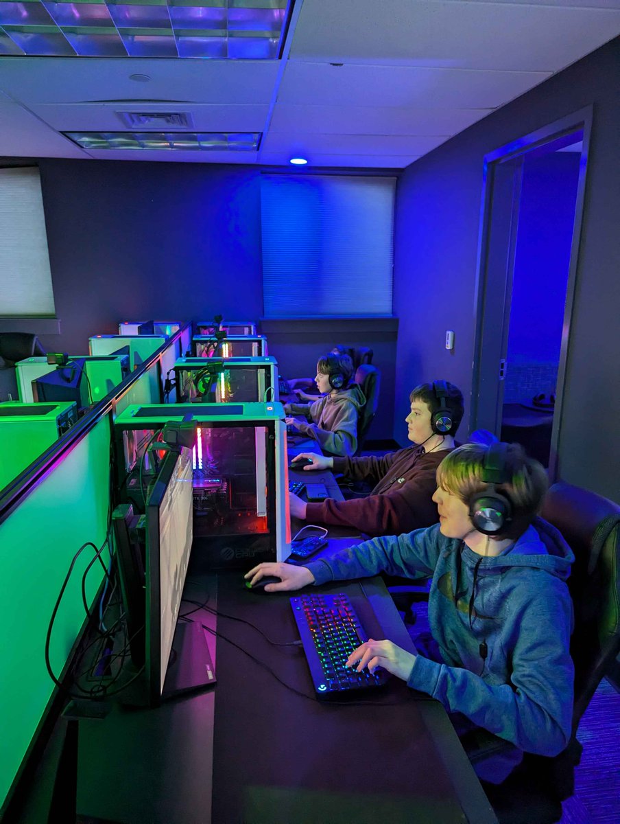 Some of the LEGENDS from our #FortniteBallistic Launch!

Do you think you'd have what it takes to take home the #vbucks in Ballistic mode? 🏆

We've been having so much fun adapting to this new style in the #gaminglounge and seeing how skilled our gamers are!