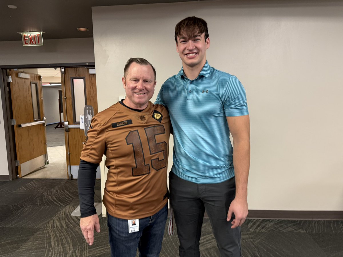 One of the best things about my job is working w/ kids from 18-different high schools in the Northland—this young man has built great value <a href="/NorthlandCAPS/">Northland CAPS</a> <a href="/Northmen_OPHS/">Oak Park High School</a> &amp; headed to <a href="/Utah_Football/">Utah Football</a> at the end of the semester &amp; major in Kinesiology
Best wishes <a href="/Drew_Clemens14/">Drew Clemens</a>